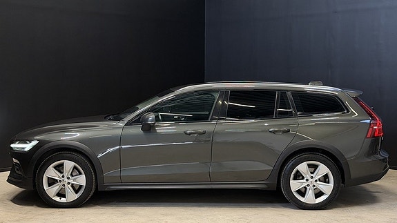 Volvo V60 Cross Country 4 of 5