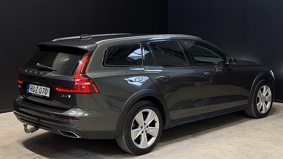 Volvo V60 Cross Country 7 of 29