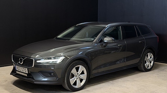 Volvo V60 Cross Country 3 of 5