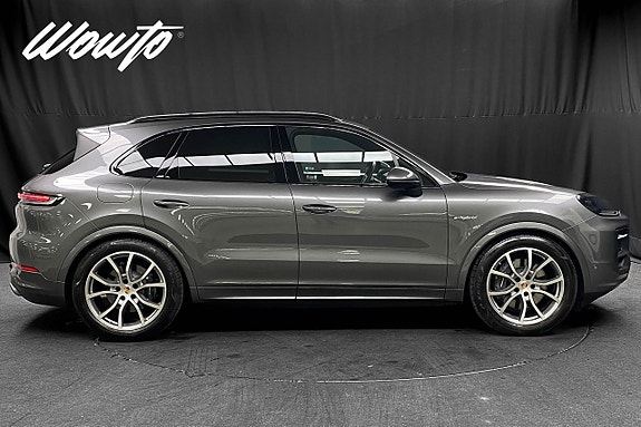 Porsche Cayenne 3 of 5