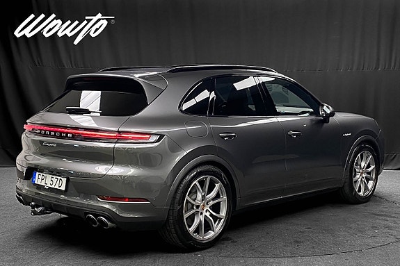 Porsche Cayenne 5 of 5