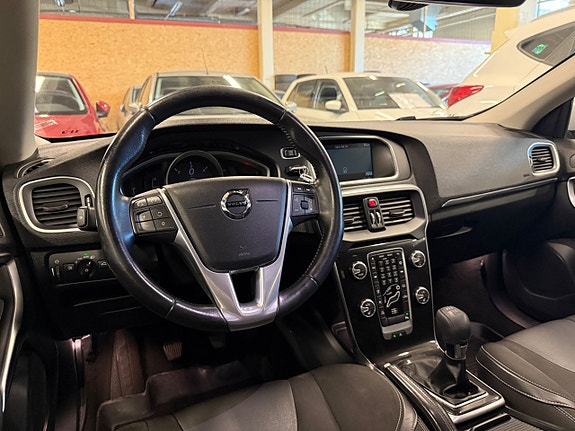 Volvo V40 6 of 17
