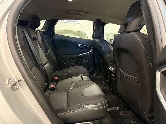 Volvo V40 14 of 17