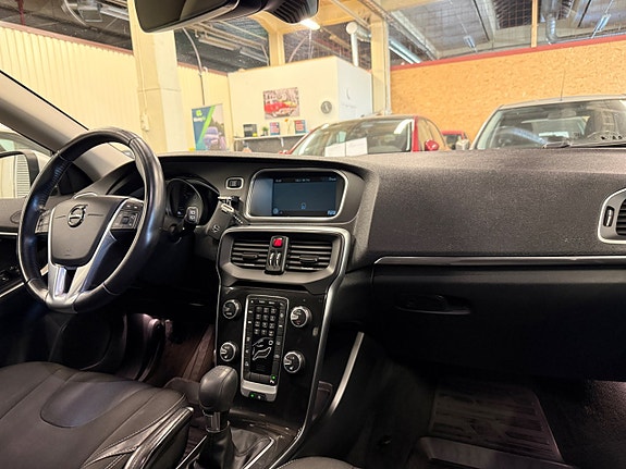 Volvo V40 12 of 17