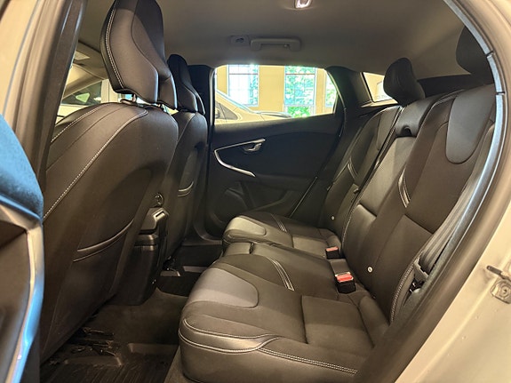 Volvo V40 16 of 17