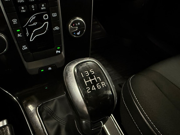 Volvo V40 11 of 17