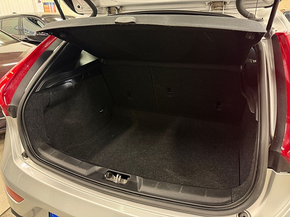 Volvo V40 17 of 17