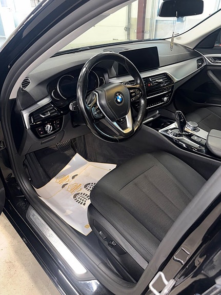 BMW 520d 2 of 5