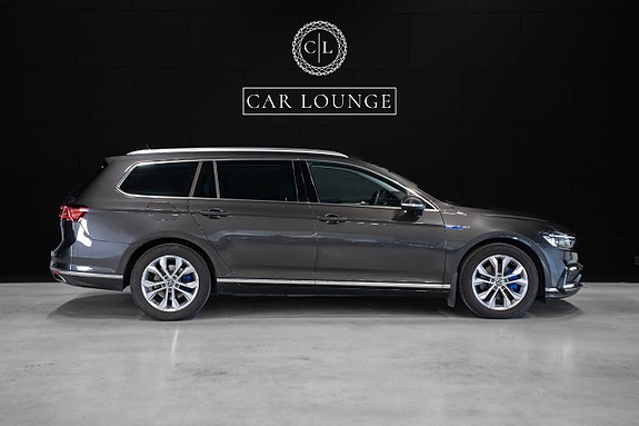 Volkswagen Passat 2 of 5