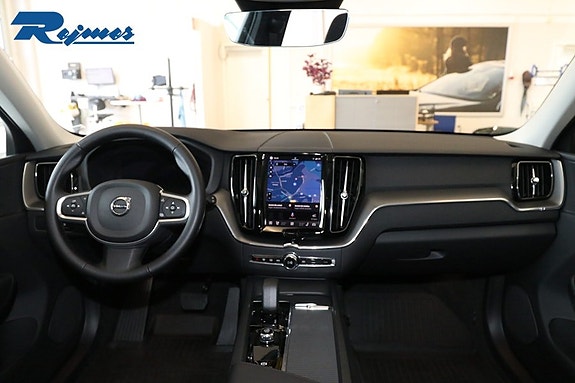 Volvo XC60 2 of 5