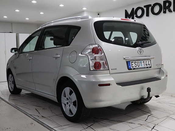 Toyota Corolla Verso 4 of 5