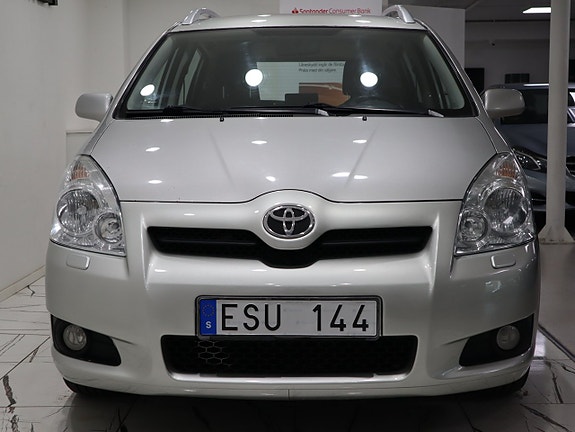 Toyota Corolla Verso 2 of 5