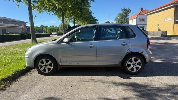 Volkswagen Polo 2 of 5
