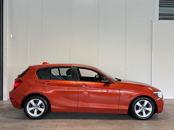 BMW 118d 2 of 5