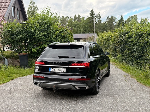 Audi Q7 4 of 5