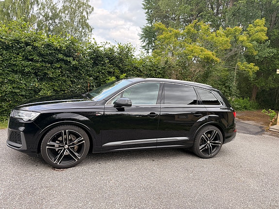 Audi Q7 2 of 5
