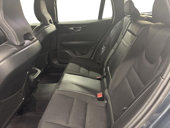 Volvo V60 Cross Country 7 of 13