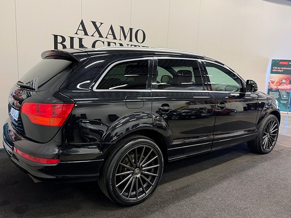 Audi Q7 4 of 5