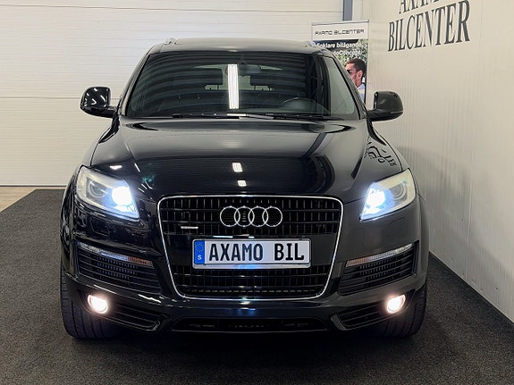 Audi Q7 2 of 5