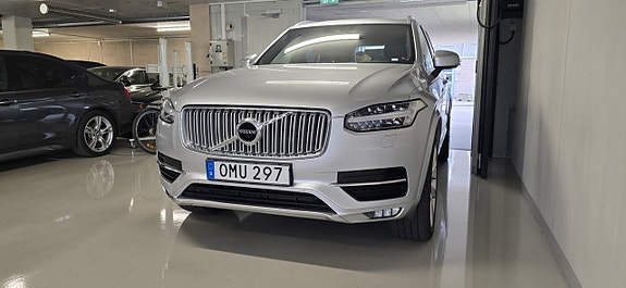Volvo XC90 2 of 12