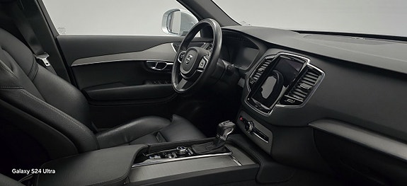 Volvo XC90 8 of 12