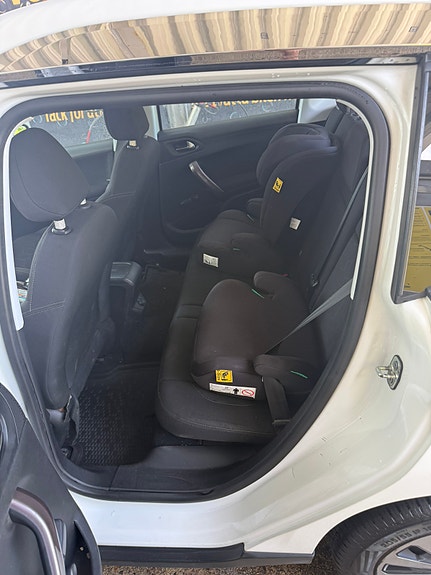 Peugeot 2008 3 of 5