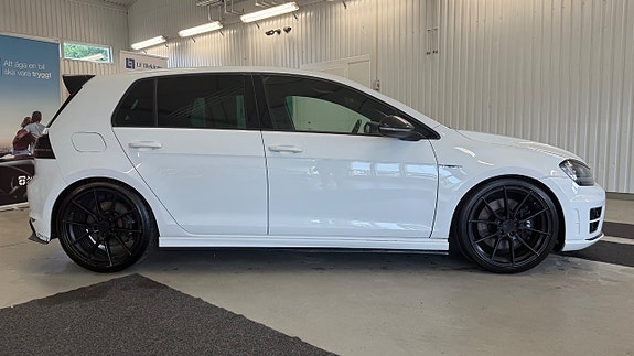 Volkswagen Golf VII 9 of 26