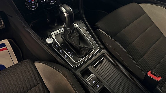 Volkswagen Golf VII 18 of 26
