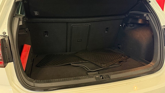 Volkswagen Golf VII 26 of 26