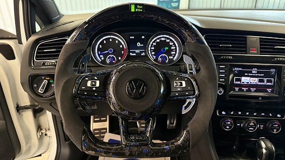 Volkswagen Golf VII 16 of 26