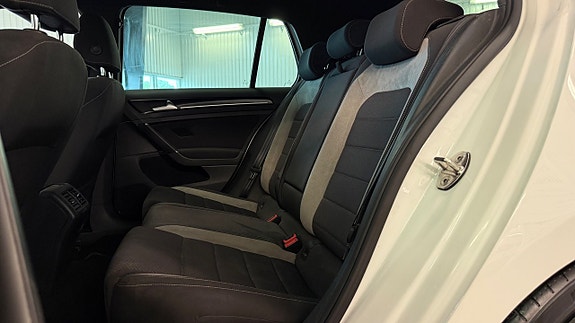 Volkswagen Golf VII 25 of 26