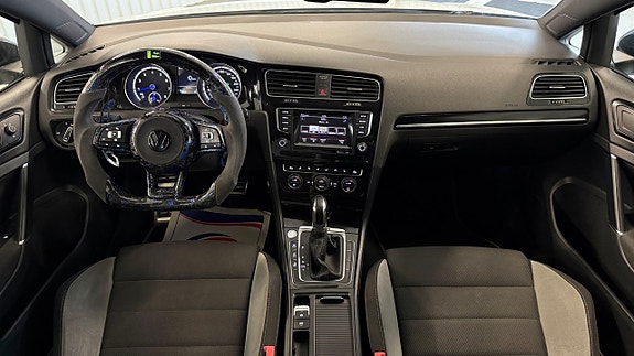 Volkswagen Golf VII 17 of 26