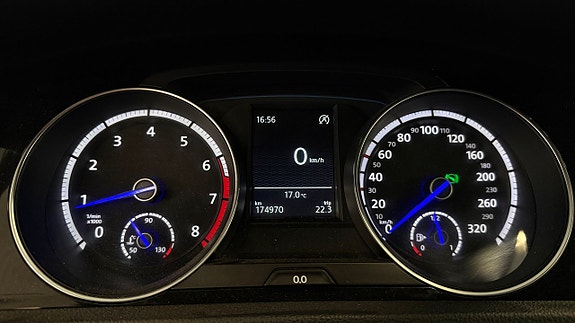 Volkswagen Golf VII 21 of 26