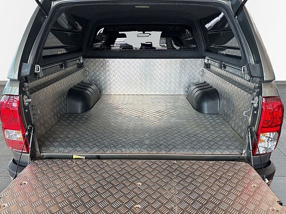 Toyota HiLux 11 of 11