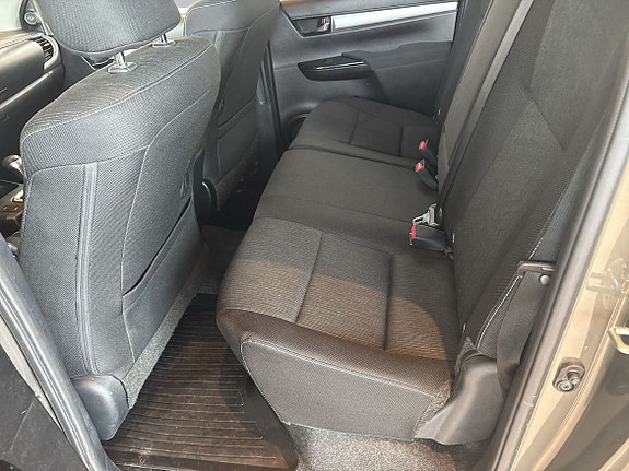 Toyota HiLux 8 of 11