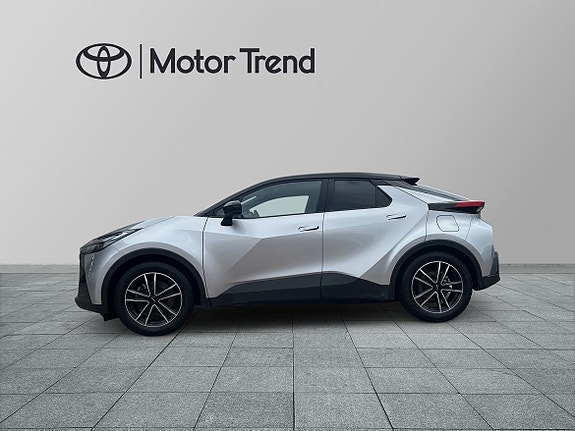 Toyota C-HR 3 of 5