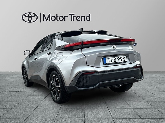 Toyota C-HR 2 of 5