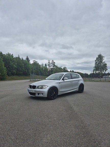 BMW 120d 2 of 4