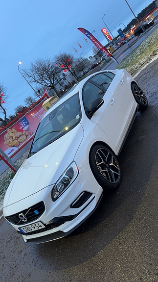 Volvo S60 4 of 5