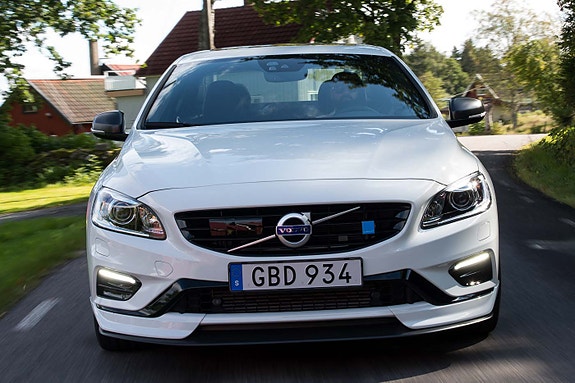 Volvo S60 4 of 5