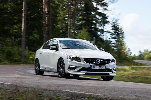 Volvo S60 2 of 5