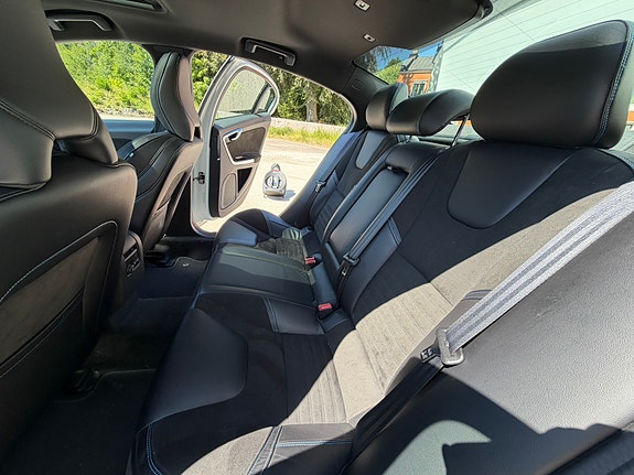 Volvo S60 17 of 21