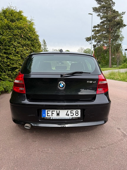 BMW 118d 4 of 5