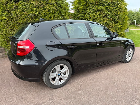 BMW 118d 2 of 5