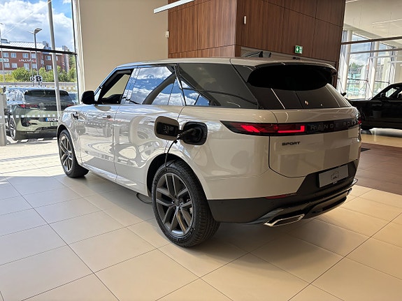 Land Rover Range Rover Sport 2 of 5