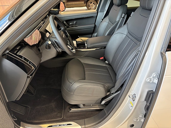Land Rover Range Rover Sport 6 of 10