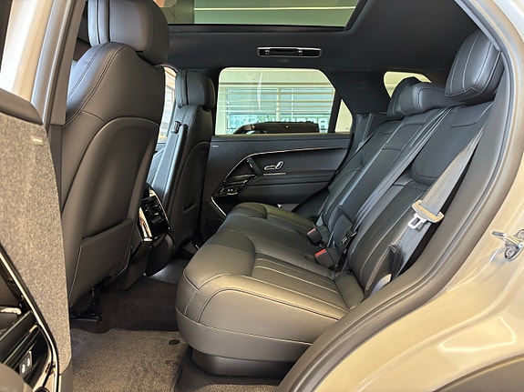 Land Rover Range Rover Sport 8 of 10