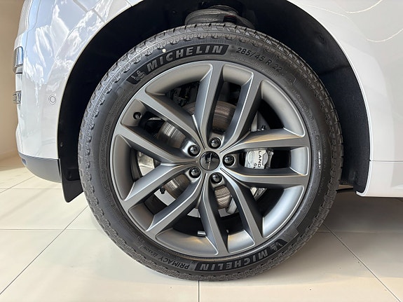 Land Rover Range Rover Sport 4 of 5