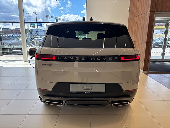 Land Rover Range Rover Sport 3 of 5