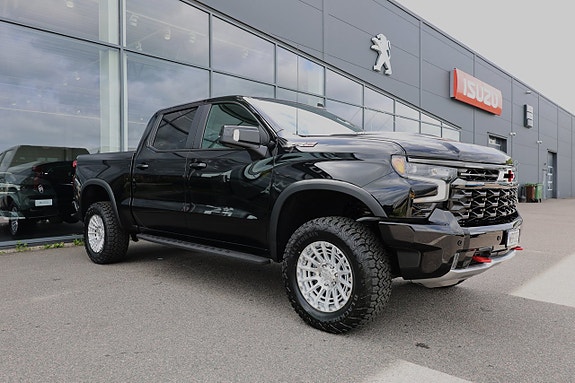 Chevrolet Silverado 3 of 5